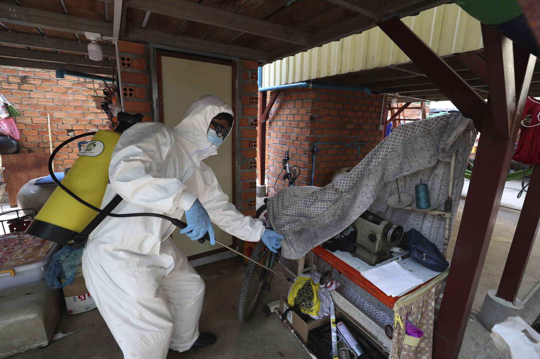 APTOPIX Virus Outbreak Cambodia